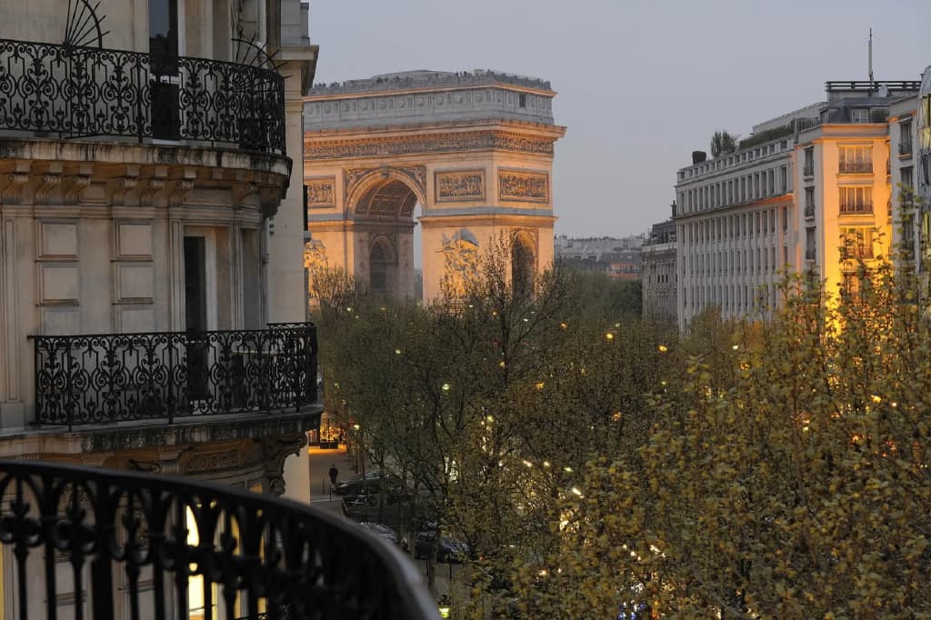 Royal Hotel Paris Champs Elysées - photo 32