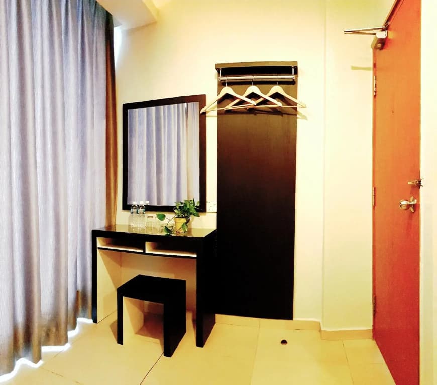 Golden Court Hotel - photo 10