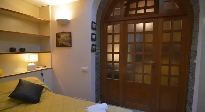 Luxury Art Apt With Terrace in Trastevere, Serviced by Hostmaker - photo 4