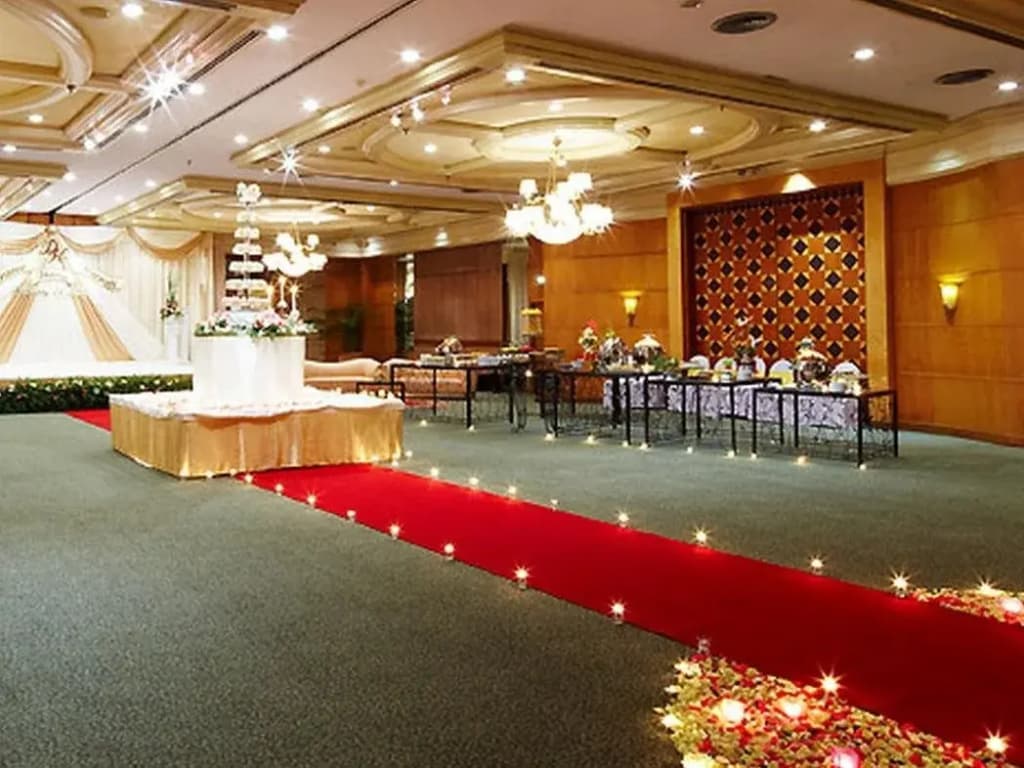 The Royal City Hotel - photo 15
