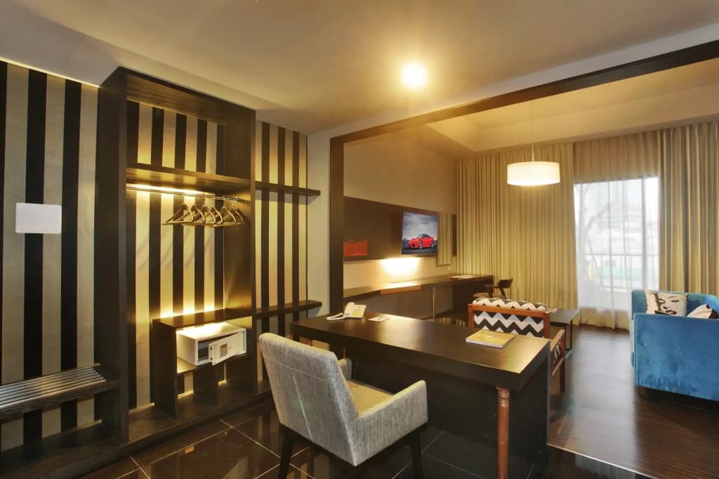Cabin Hotel - photo 7