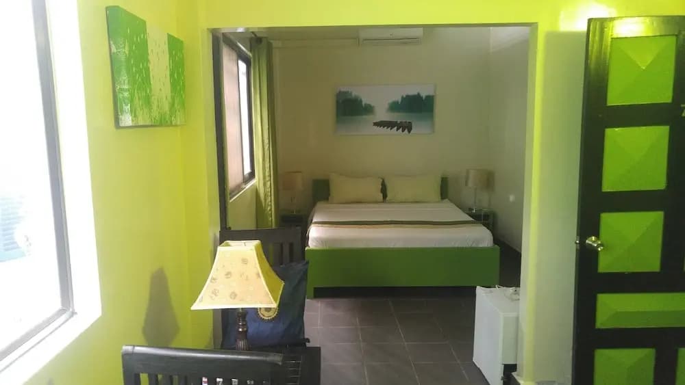 The 84 Hotel ( River Queen ) - photo 4