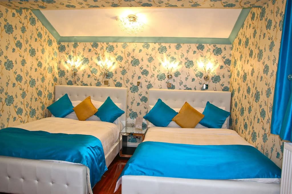 Crompton Guest House - photo 2
