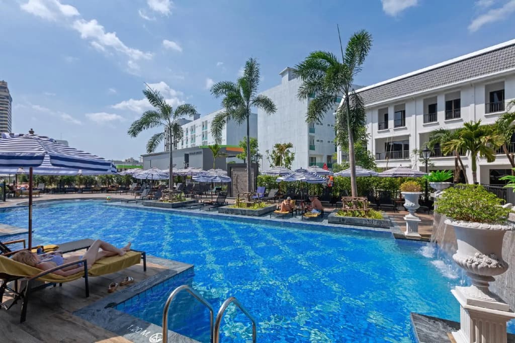 Sawaddi Patong Resort & Spa by Tolani - photo 17