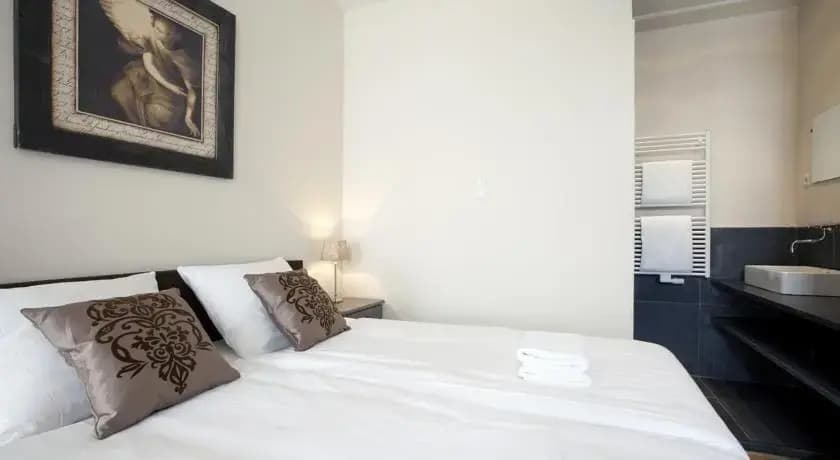 Hugo Apartments - photo 4