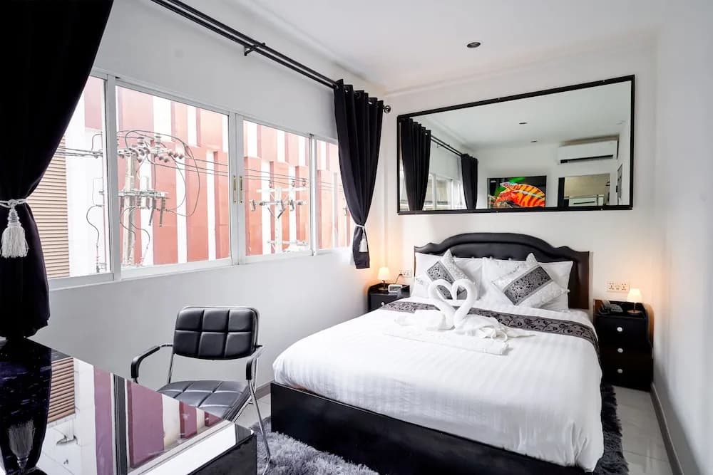 Thonglor Suites Hotel - photo 5