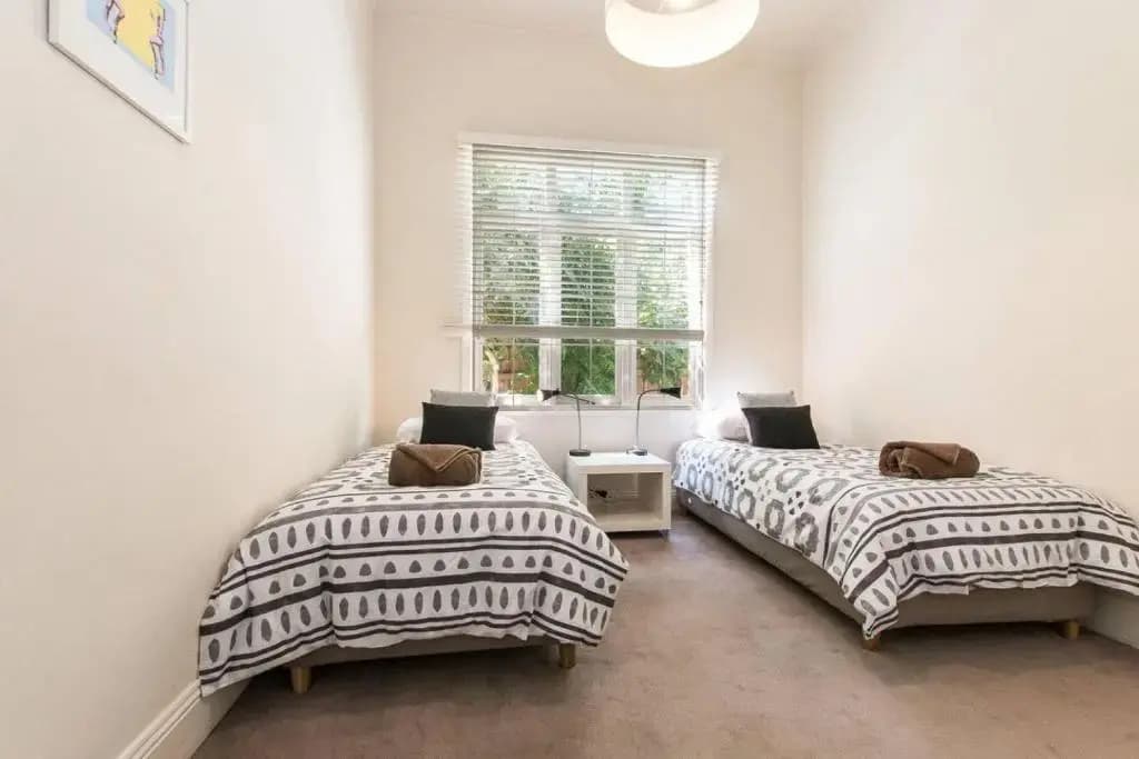 Hunter · Close to Smith St Courtyard + Parking - photo 3
