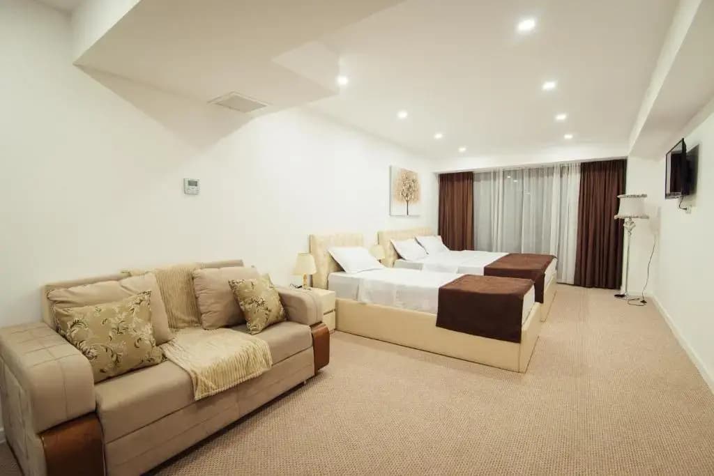 Royal Plaza Hotel - photo 5