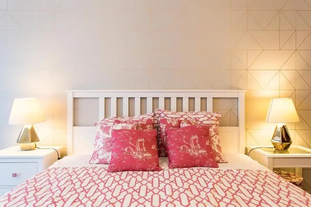Charming 2-Bedroom Apartment in the City Centre - photo 2