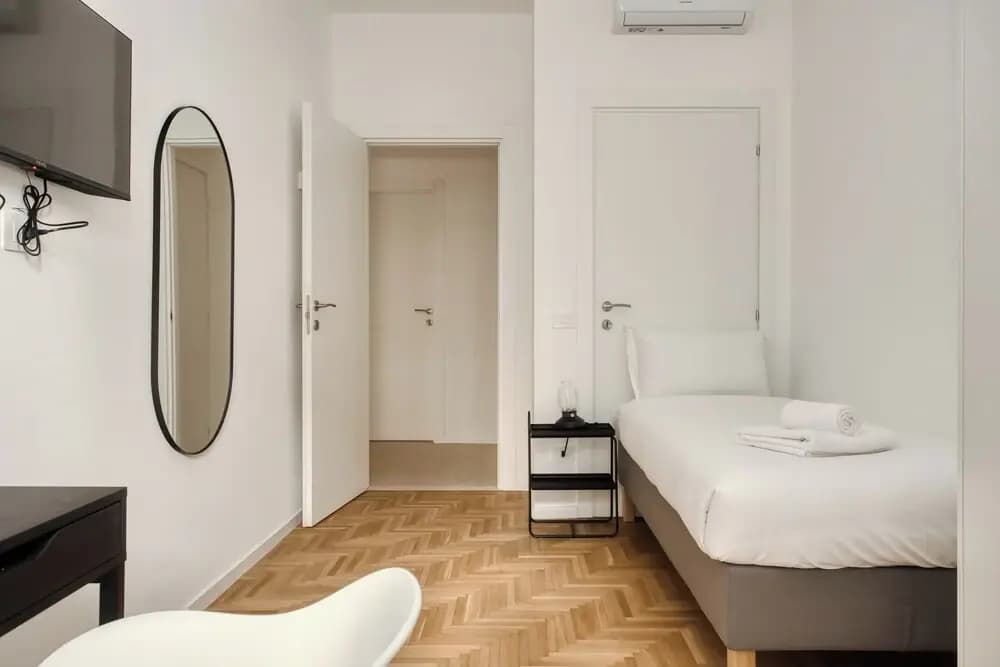 Beautiful apt with 2 balconies - photo 5