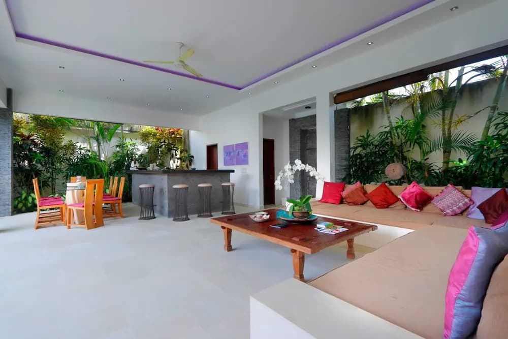 Elegant Private Villa, 3 BR, Seminyak With Staff - photo 20