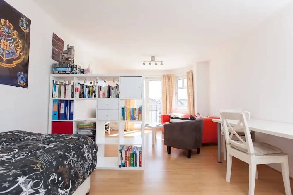 Ideal Fringe Base: Great Value + Free Parking! - photo 11