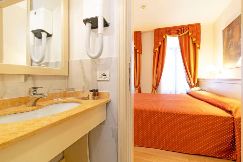 Hotel Bella Venezia - photo 8