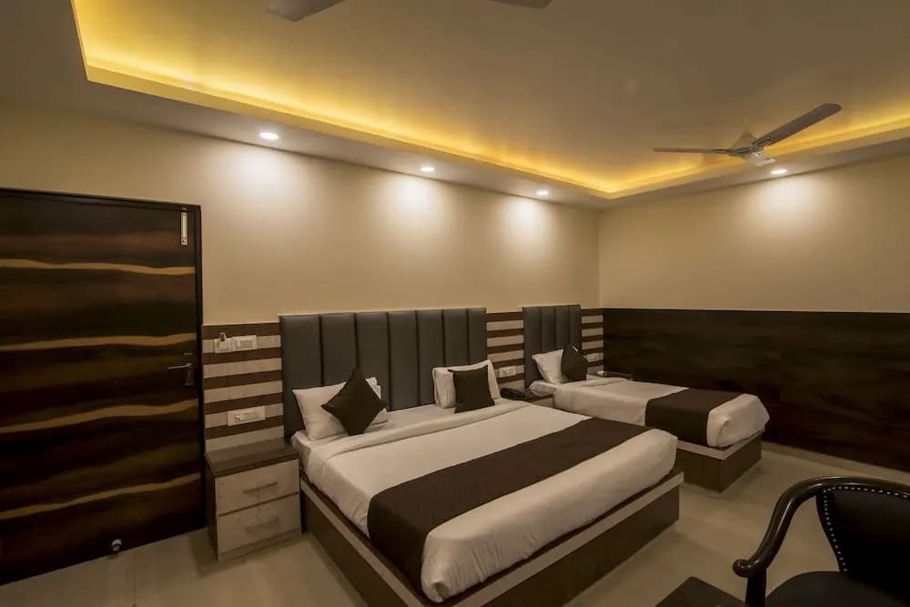 Hotel Mahajan International - photo 7
