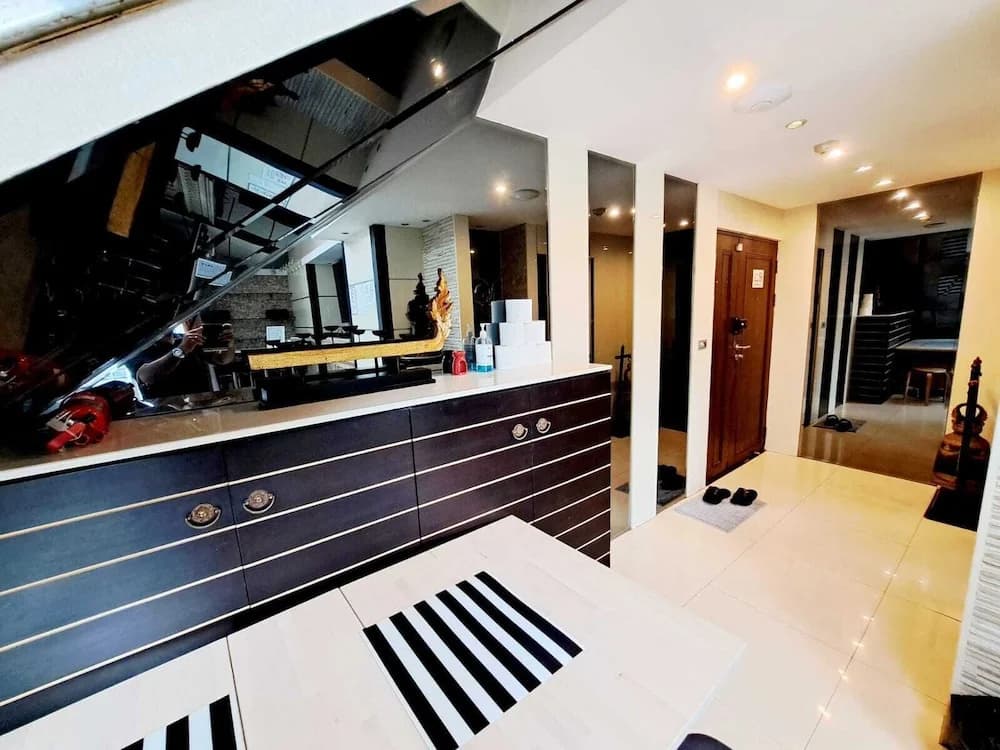7B - 5 Bedroom Downtown Penthouse With Shared Pool - photo 2