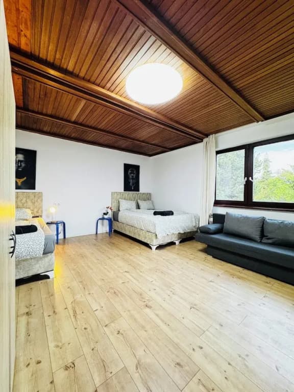 Spacious Budget Home Garden Stay - photo 35