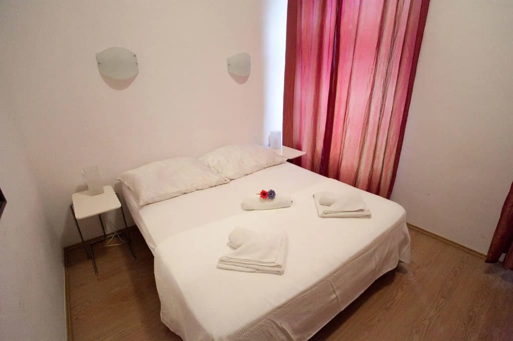 Oktogon Apartment - photo 4