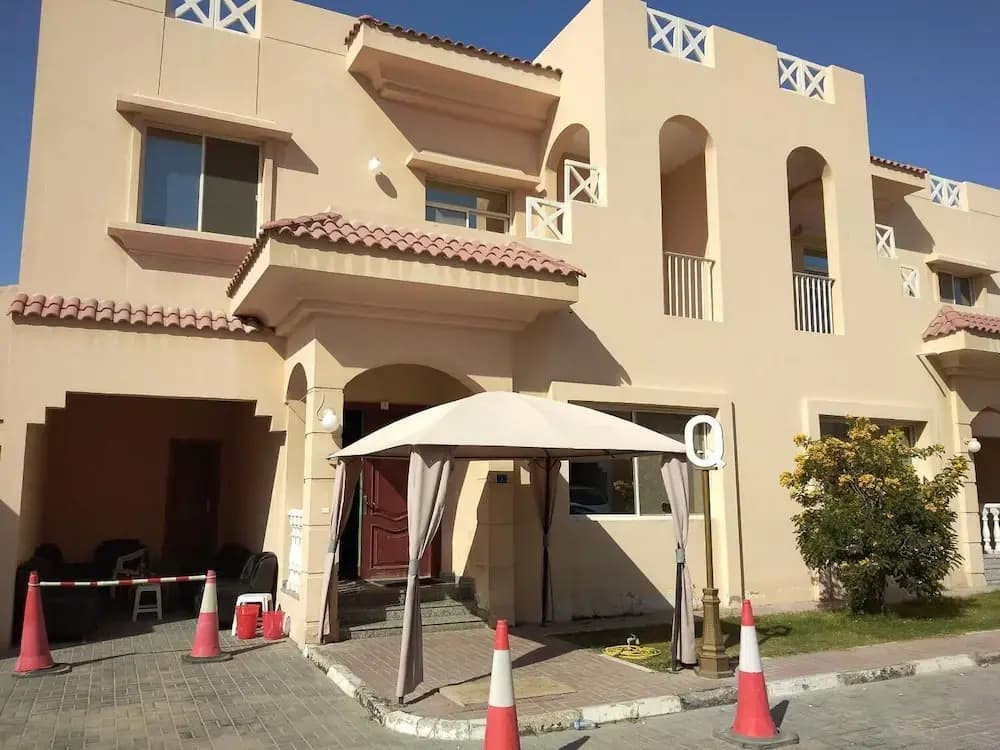 Q Hostel - photo 1