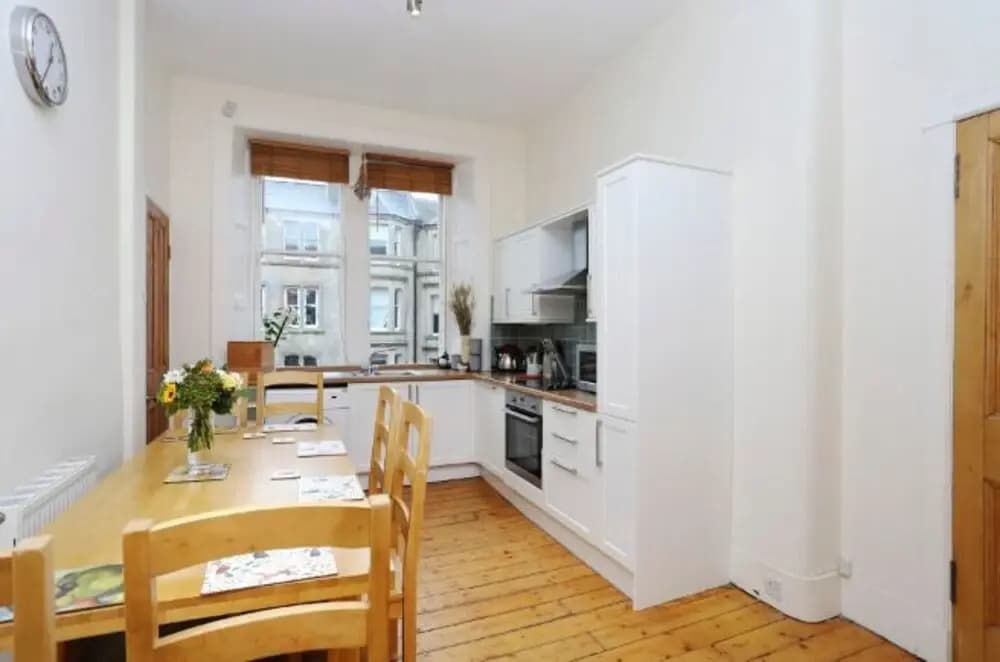 Traditional Scottish Flat with Fireplace - photo 11