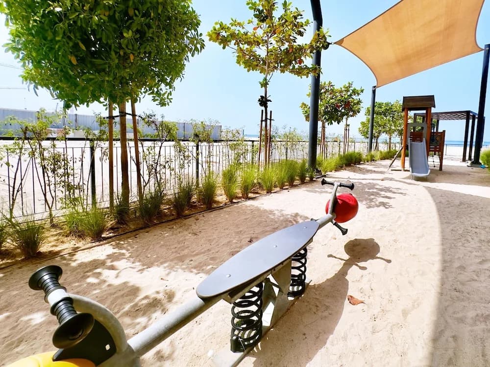 Contemporary La Mer 1BR w Beach Access - photo 16
