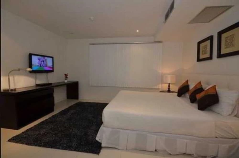 Sunset Plaza Holiday Apartment - photo 3