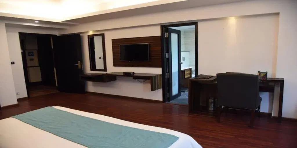 The Madison - photo 8