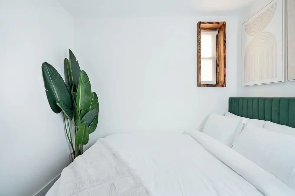 48-3fe 2BR Prime Midtown West - photo 5