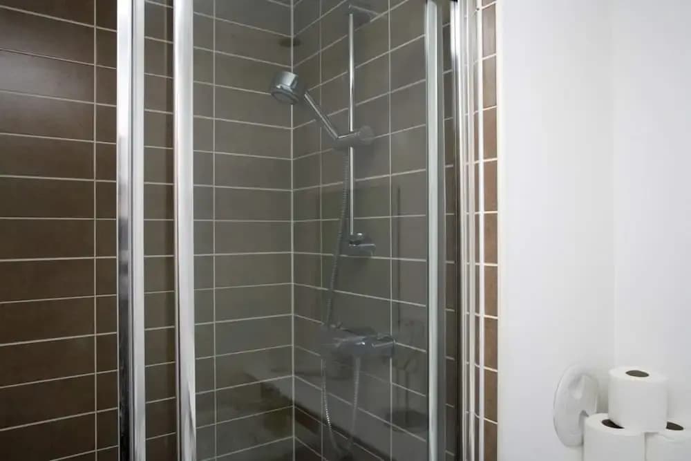 Modern Apartment in Leith With Sea Views - photo 8