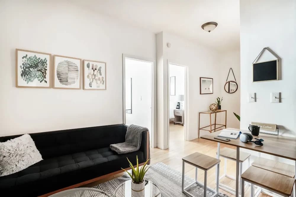 102-1a Best Value 2BR Apt Near Central Park - photo 1