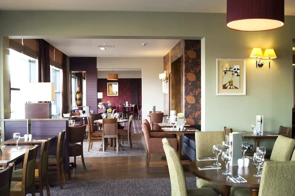 Premier Inn Edinburgh Park - Airport - photo 16