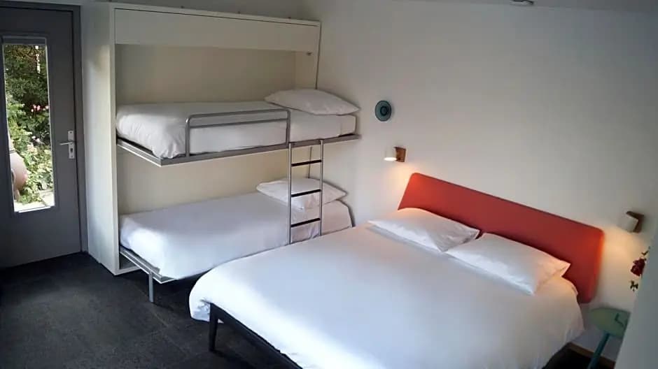 Room With A Few - photo 3
