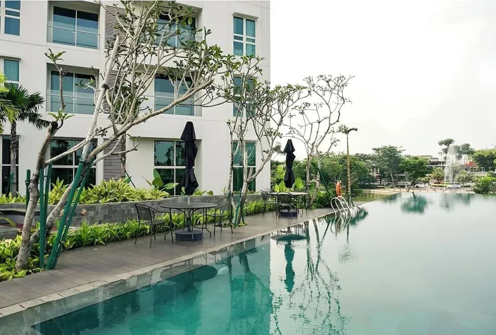 Lush Lakeside - Citra Luxury Apartments - photo 4