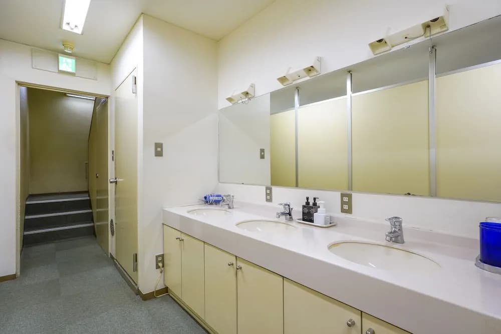 Capsule Inn Hamamatsucho - photo 17