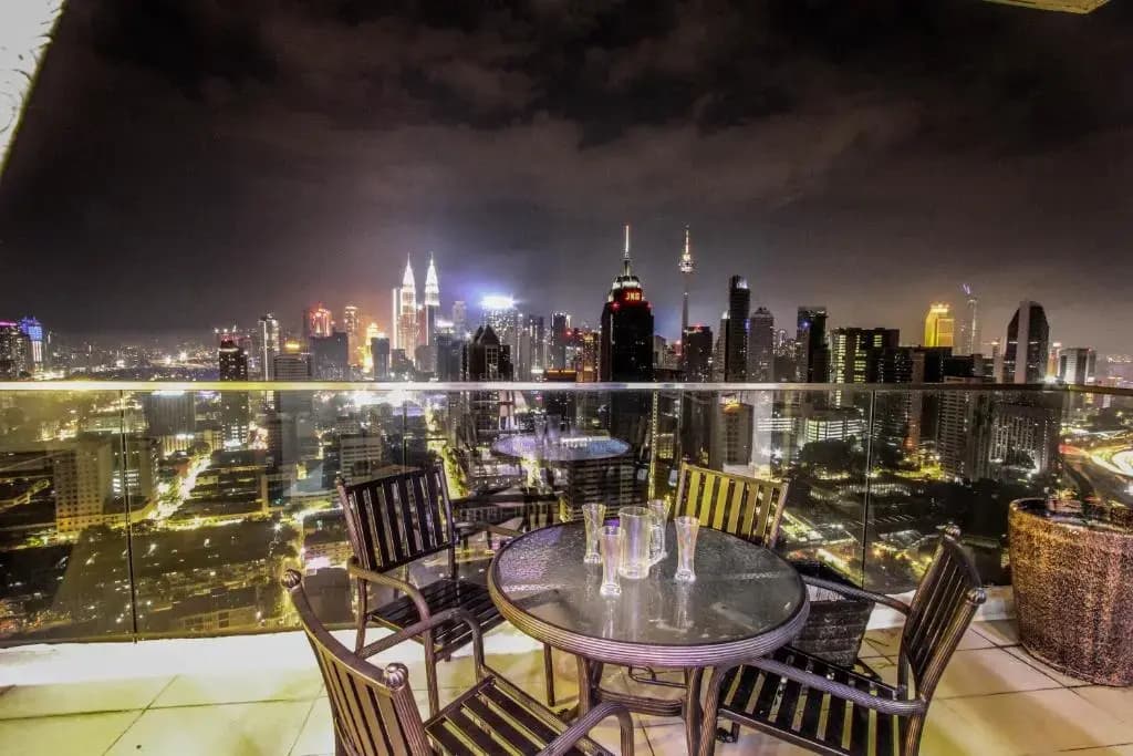 Regalia Residence The Sky Pool Suite - photo 9