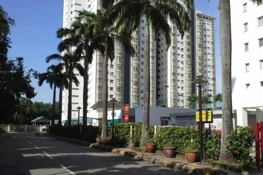Own Private Jucuzzi POOL inside Sri Petaling Hse - photo 12