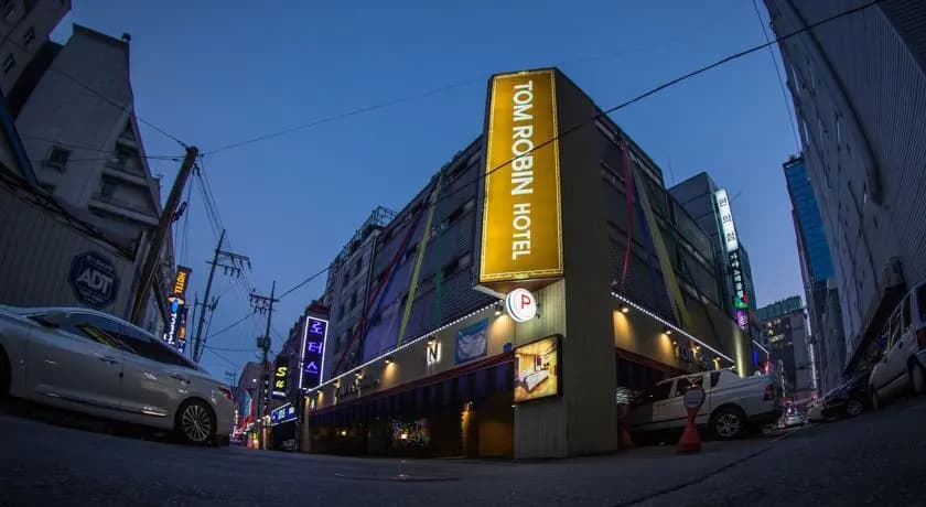 Tom Robin Hotel - main photo