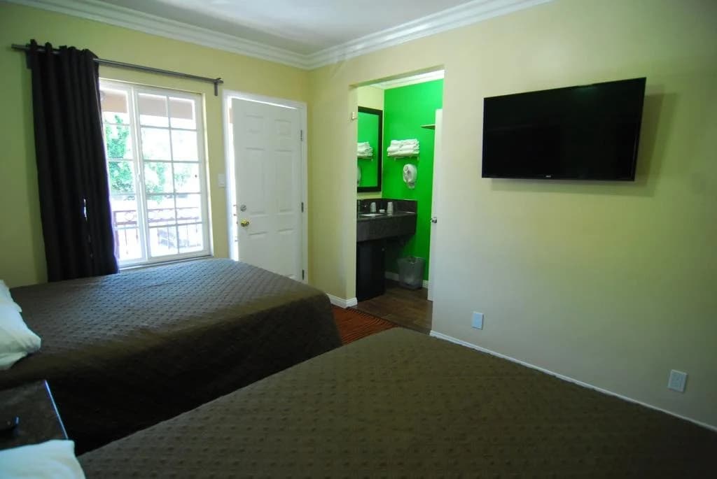 Studio City Inn - photo 13