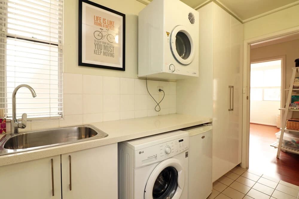 Colour Pop Fitzroy - Pets, Parking, Balcony, 3bdrm - photo 15