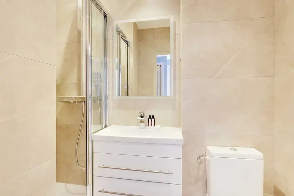 Modern Apartment With Balcony - 2br/6p- Roquette - photo 6