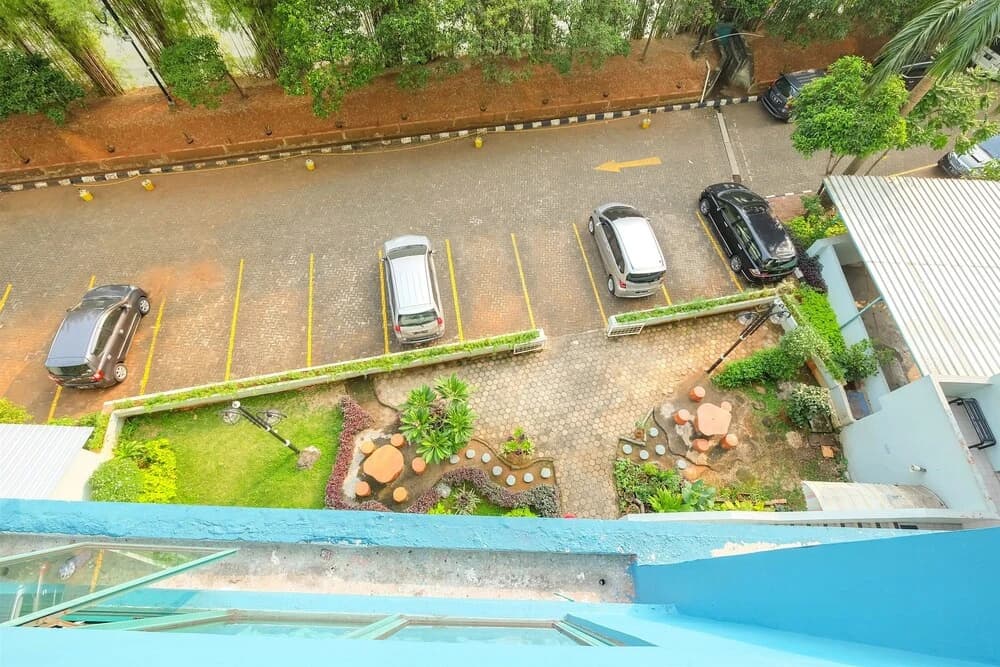 Spacious Riverside Pluit Apartment - photo 15