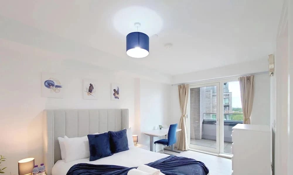 Deluxe Serviced Three Bedroom Apartment - photo 2