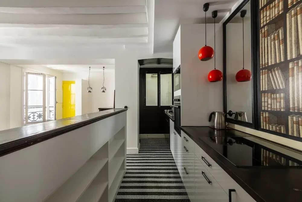 Bauhaus Magic in the Marais - photo 5