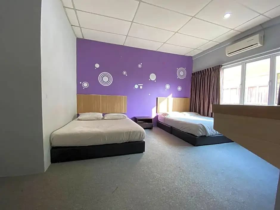 OYO 89760 Harmoni Inn Hotel - photo 3