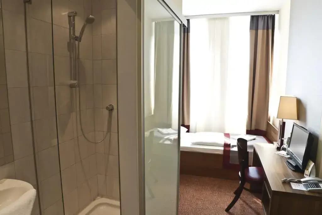 Ivbergs Hotel Berlin Messe - photo 8