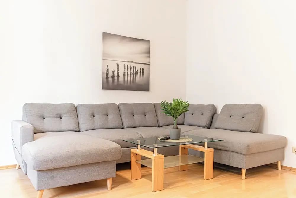 Basic 2BR Apt Near Westbahnhof - photo 8