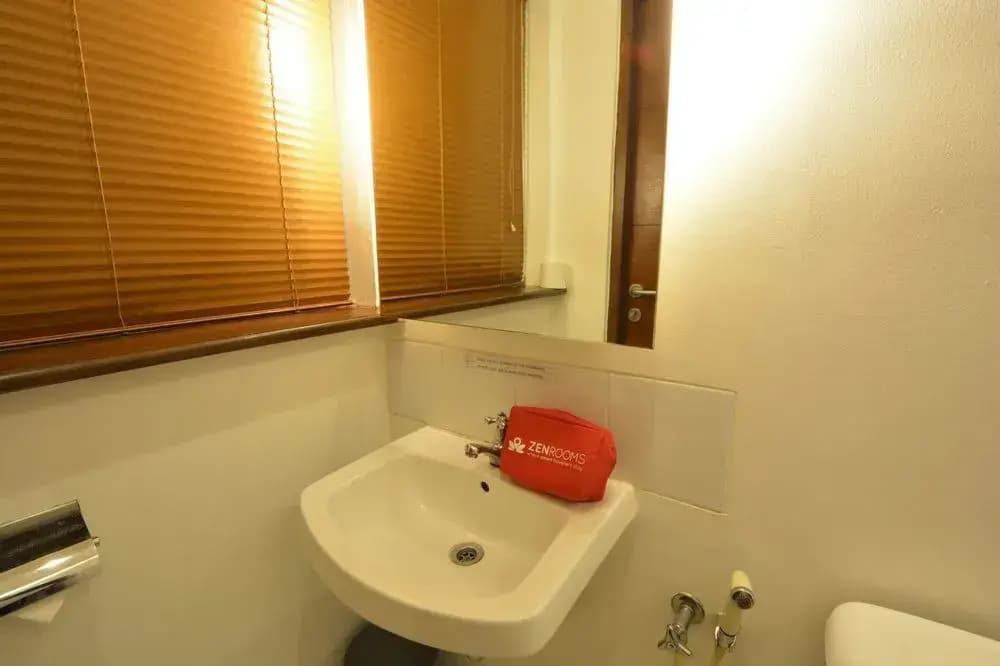 ZEN Rooms Kemang Ampera - photo 7