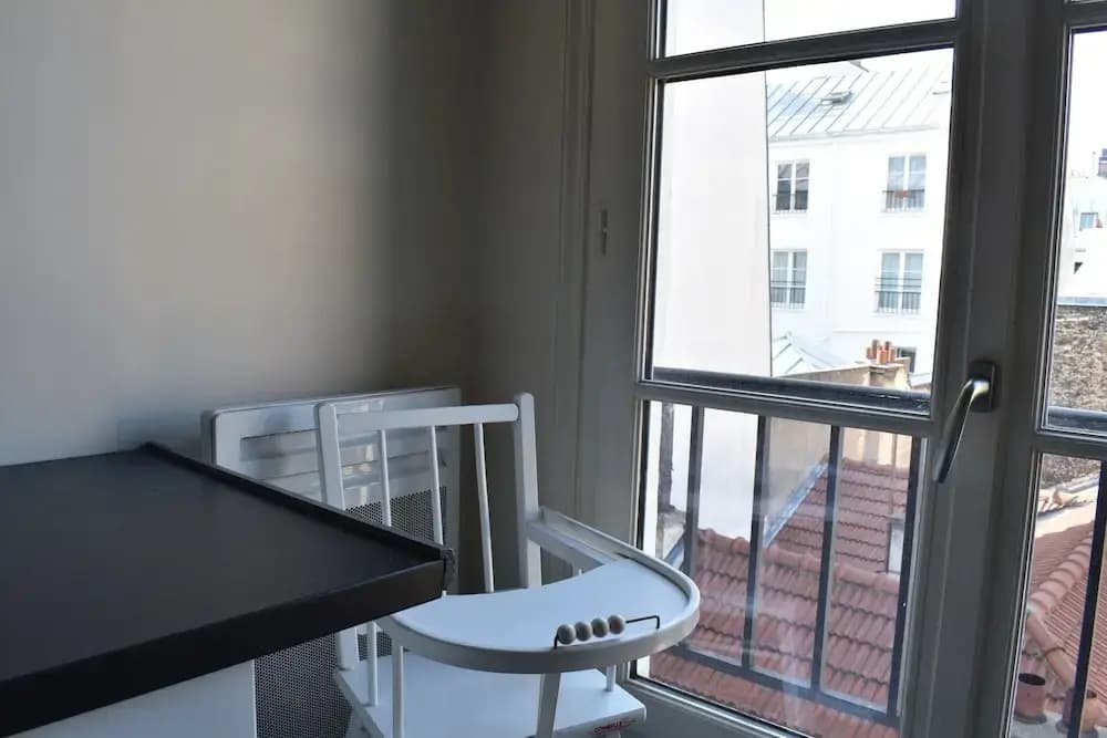 Spacious 2 Bedroom Apartment in Paris 2nd - photo 6