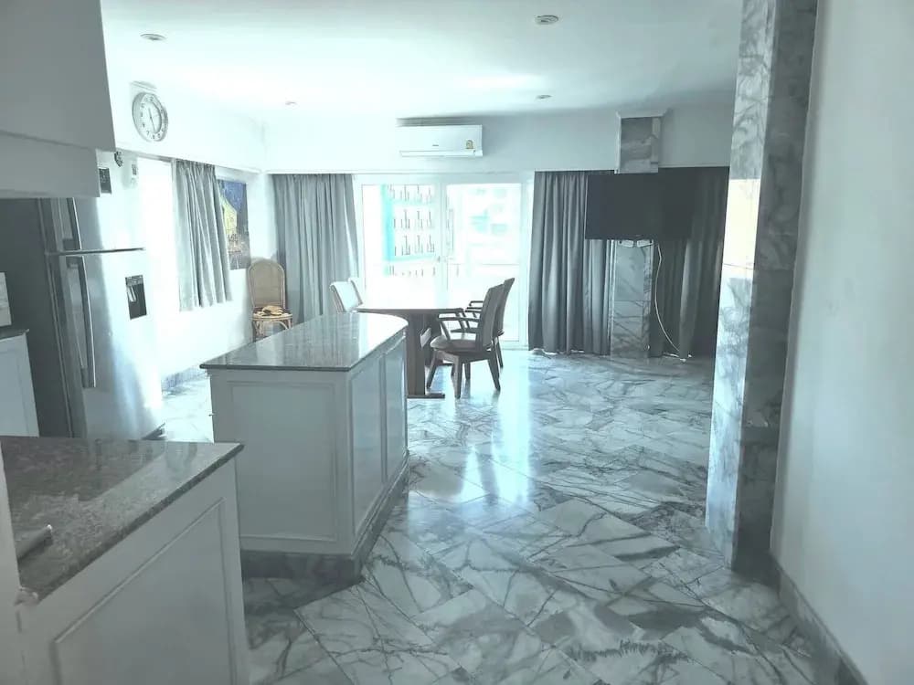 Large Apartment 401 jhr - photo 5