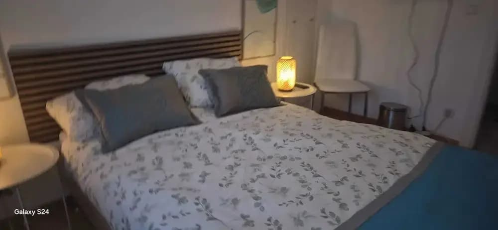 Modern 3BR Apt With Balcony City Center - photo 1