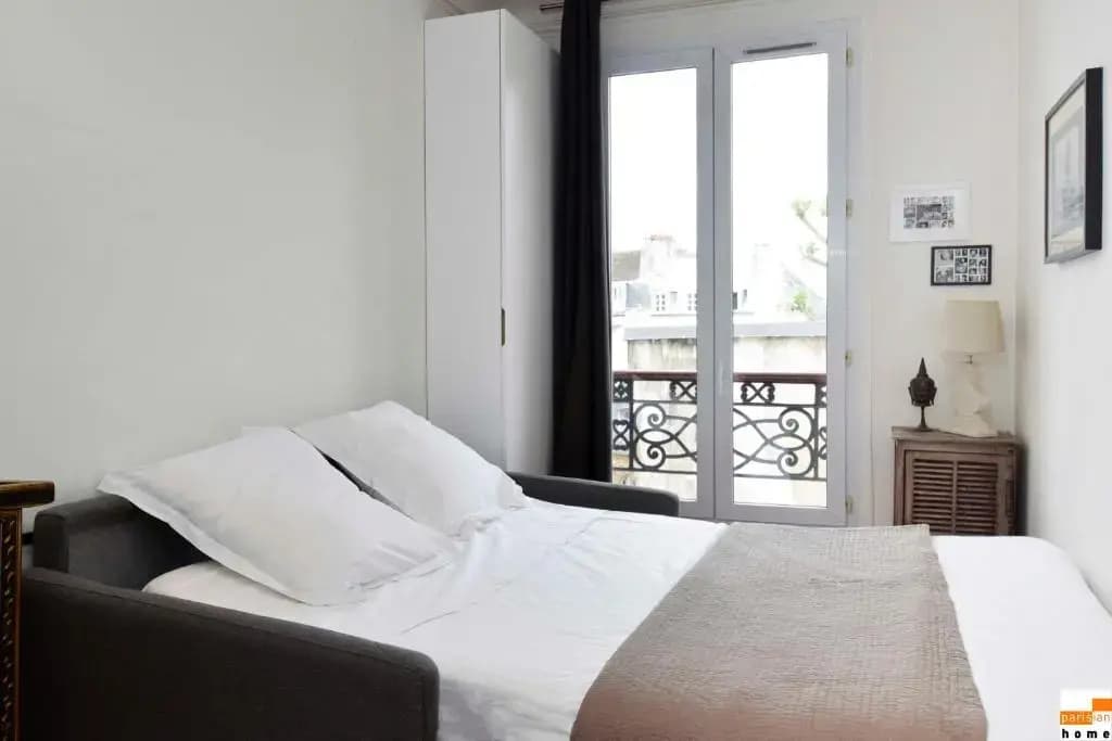 204340 - A two-room apartment with traditional chic style in the Marais - photo 2